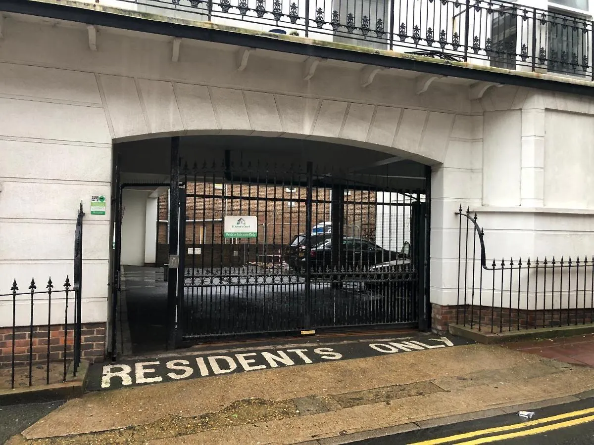 Burlington Street With Free Parking Nr Brighton College And Hospital Apartment